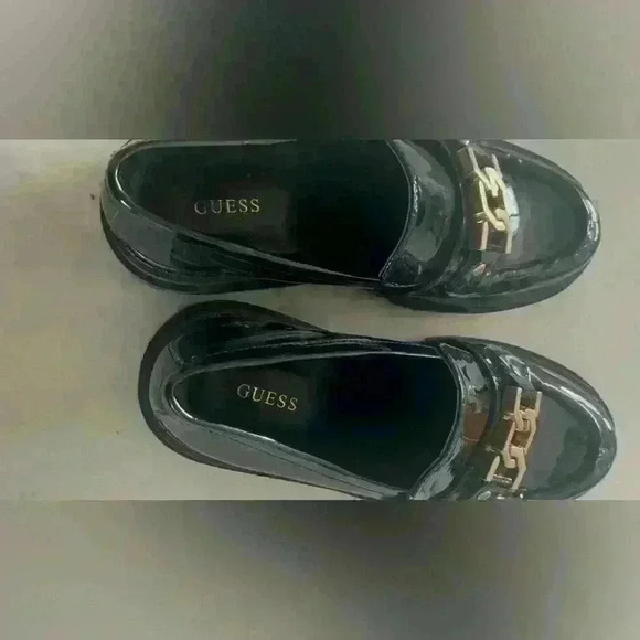 Guess black patent leather lug sole loafers with gold tone G link chain W size 8 - Picture 5 of 8